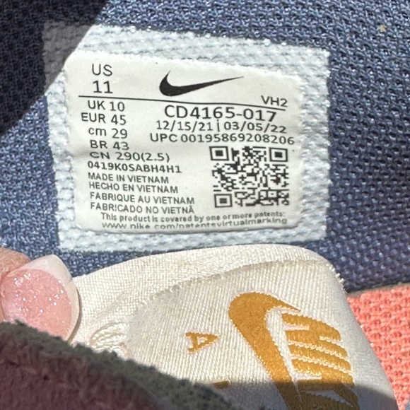 Nike Cream and Pink Athletic Shoes with Air Cushioning - Picture 6 of 7